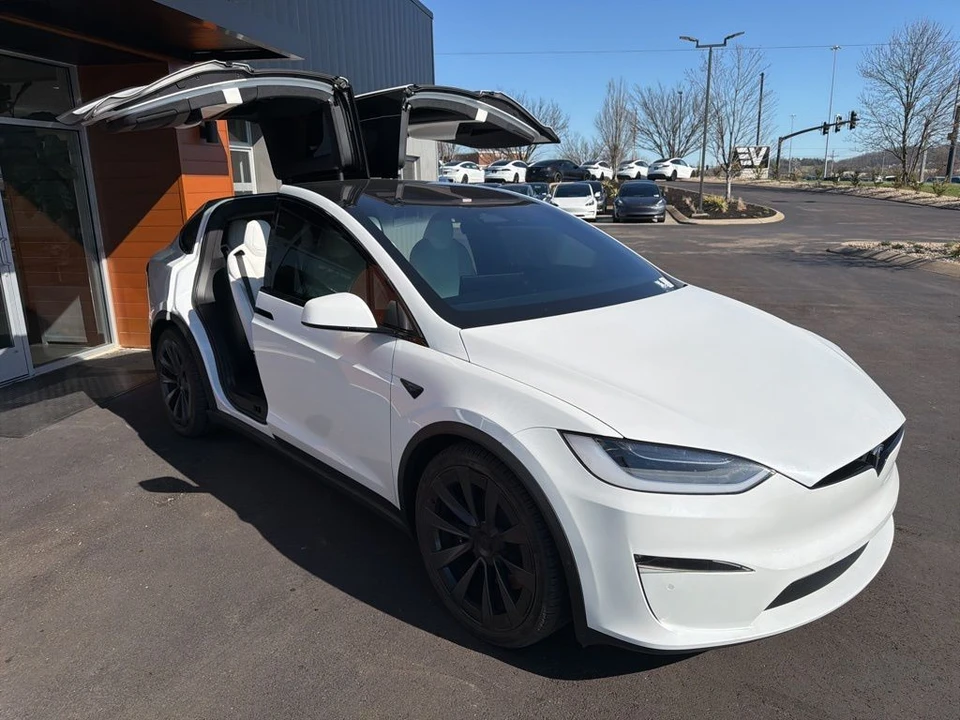2022 Tesla Model X Plaid - Image 9 of 21