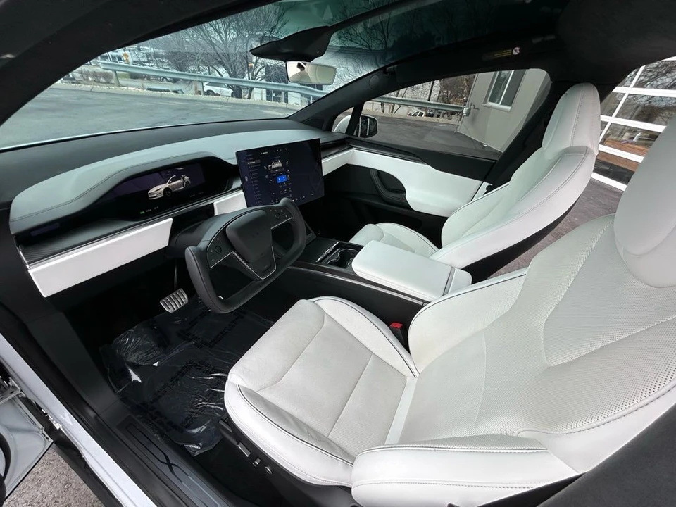 2022 Tesla Model X Plaid - Image 16 of 18