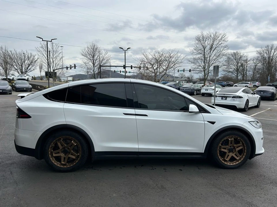 2022 Tesla Model X Plaid - Image 5 of 18
