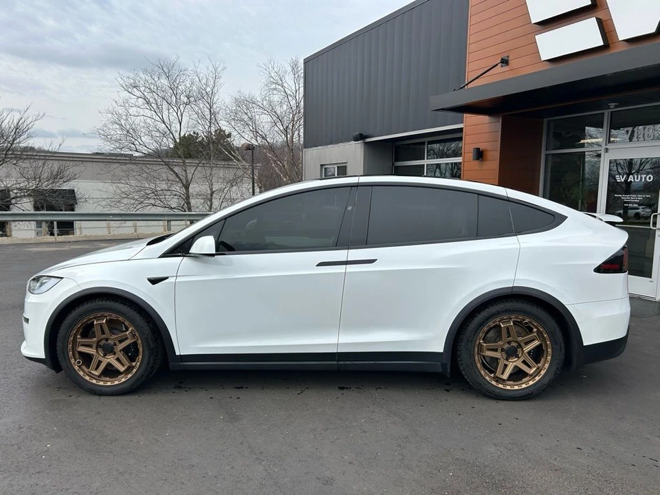 2022 Tesla Model X Plaid - Image 6 of 18