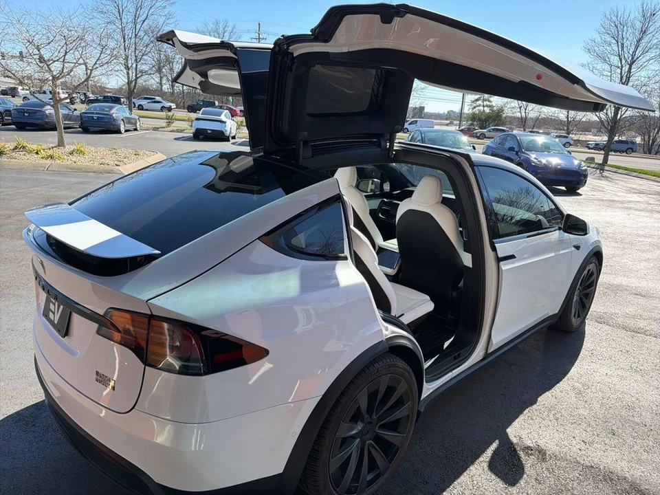 2022 Tesla Model X Plaid - Image 7 of 21