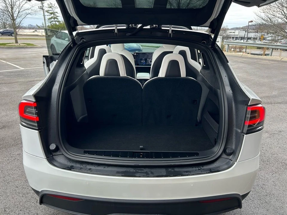 2022 Tesla Model X Plaid - Image 9 of 18