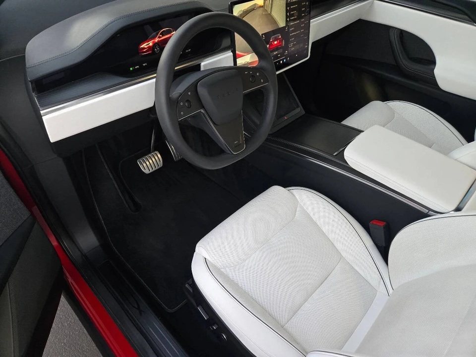 2022 Tesla Model X Plaid - Image 19 of 21