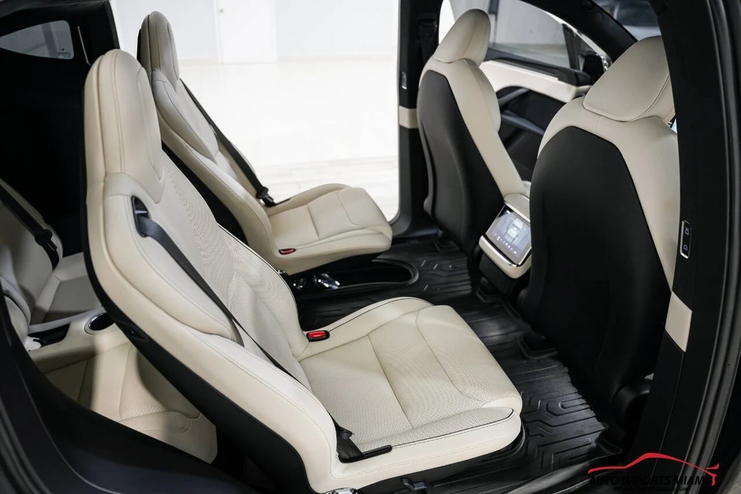 2022 Tesla Model X Plaid - Image 10 of 12