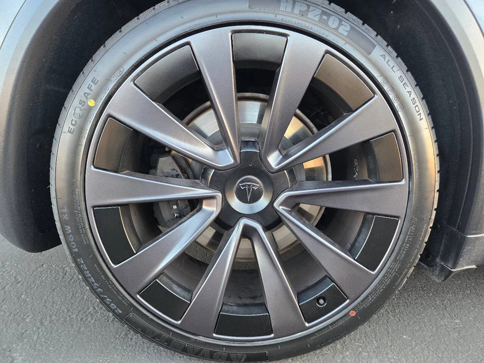 2022 Tesla Model X Plaid - Image 17 of 21