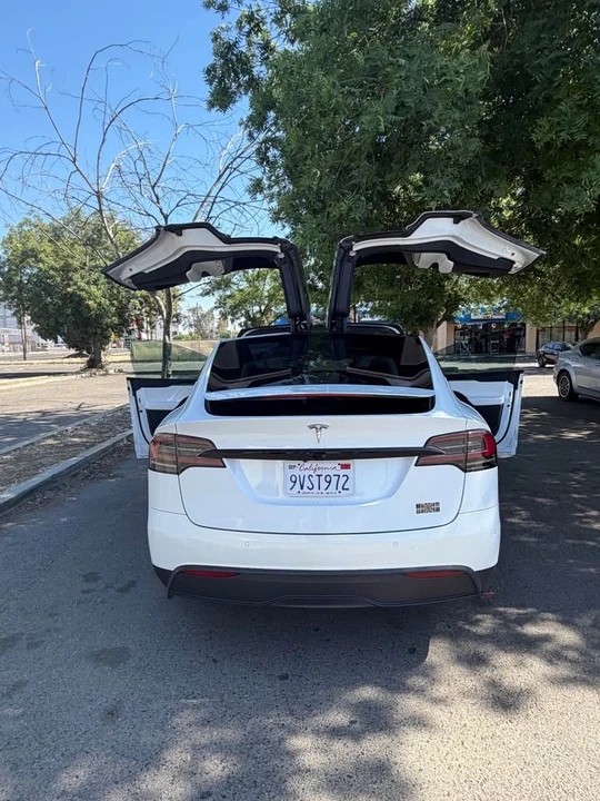 2022 Tesla Model X Plaid - Image 4 of 9