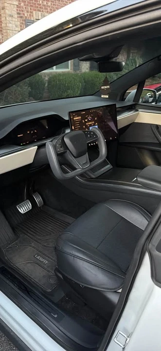 2022 Tesla Model X Plaid - Image 5 of 12