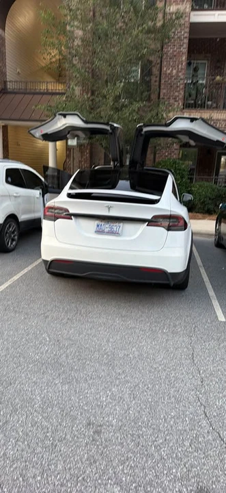 2022 Tesla Model X Plaid - Image 8 of 12