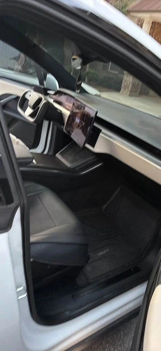 2022 Tesla Model X Plaid - Image 9 of 12