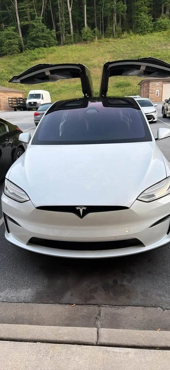 2022 Tesla Model X Plaid - Image 11 of 12