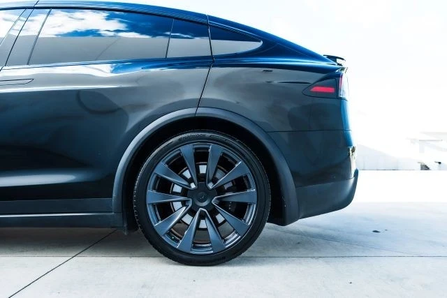 2022 Tesla Model X Plaid - Image 12 of 21