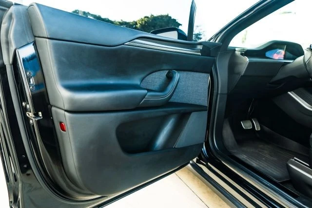 2022 Tesla Model X Plaid - Image 18 of 21