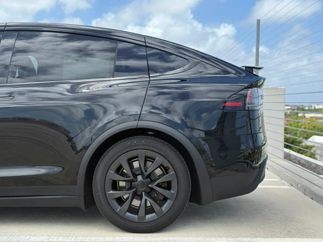 2022 Tesla Model X Plaid - Image 10 of 21
