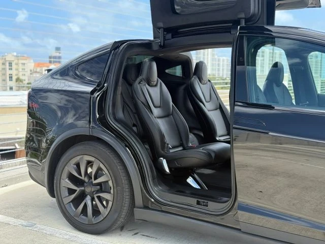 2022 Tesla Model X Plaid - Image 17 of 21