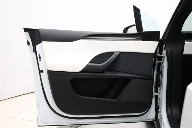 2022 Tesla Model X Plaid - Image 10 of 12