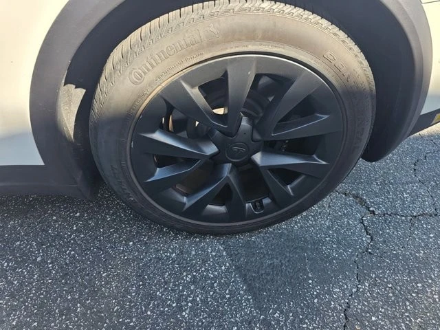 2022 Tesla Model X - Image 13 of 17