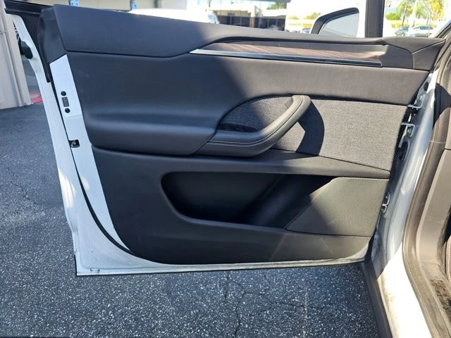 2022 Tesla Model X - Image 12 of 17