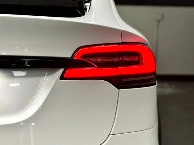 2022 Tesla Model X - Image 15 of 31