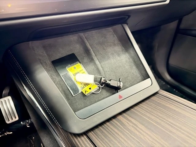 2022 Tesla Model X - Image 31 of 31