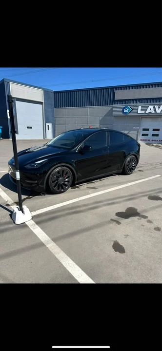 2022 Tesla Model Y - Image 7 of 10