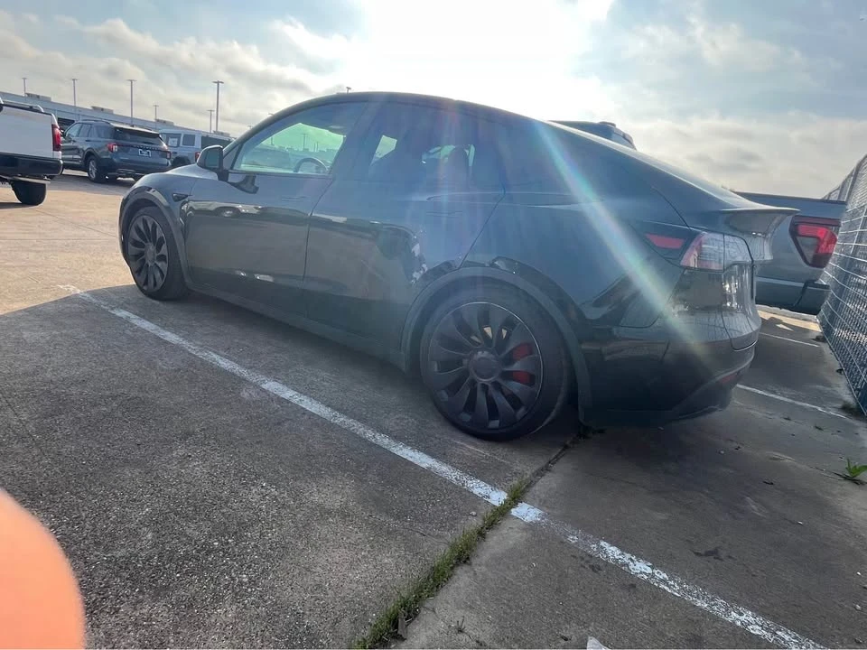 2022 Tesla Model Y - Image 3 of 6