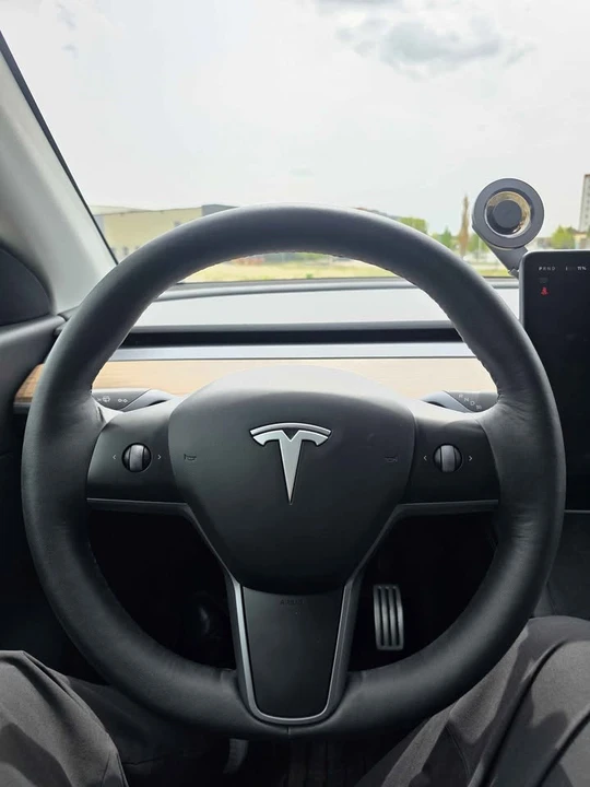 2022 Tesla Model Y - Image 7 of 11