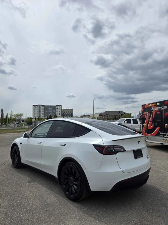 2022 Tesla Model Y - Image 2 of 11
