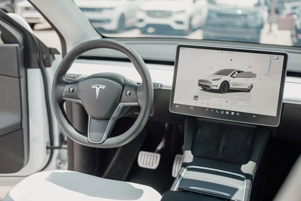 2022 Tesla Model Y - Image 8 of 18