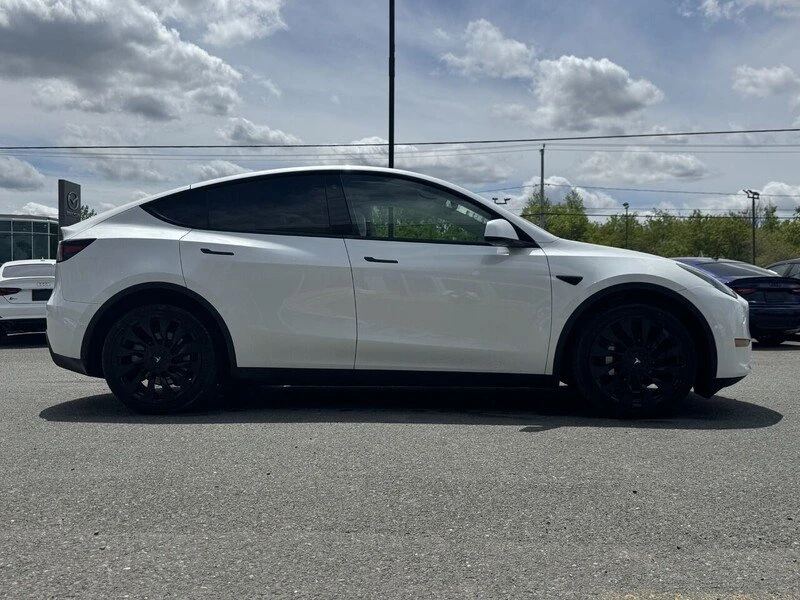 2022 Tesla Model Y - Image 8 of 10