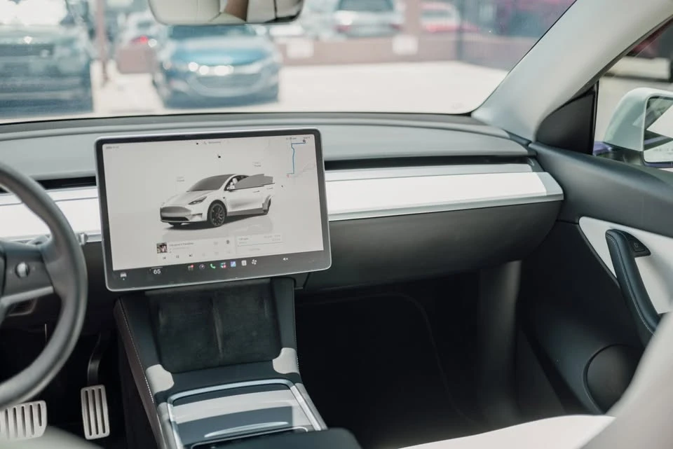 2022 Tesla Model Y - Image 10 of 18