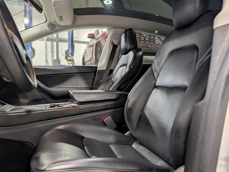 2022 Tesla Model Y - Image 9 of 20
