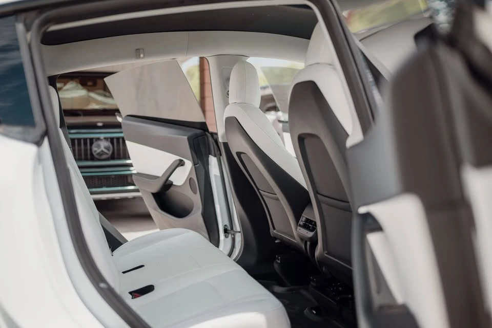 2022 Tesla Model Y - Image 16 of 18