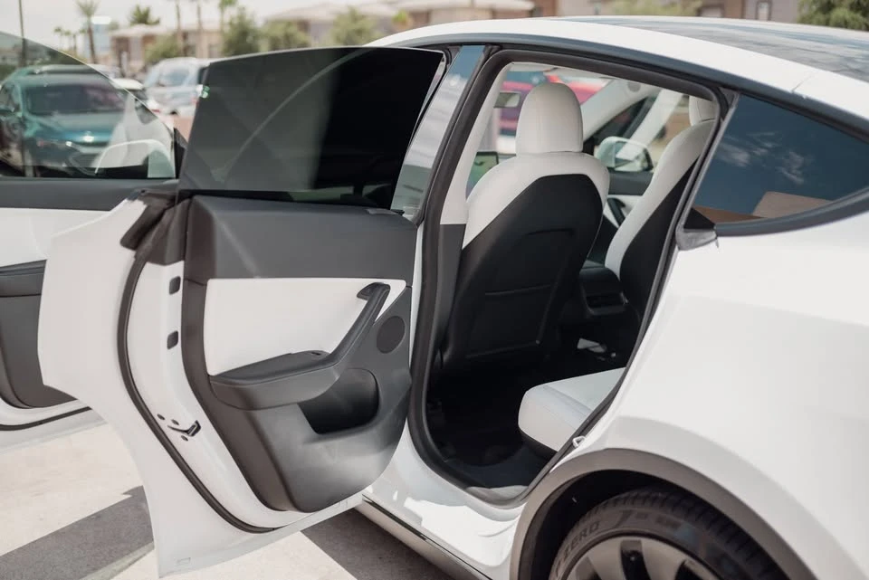 2022 Tesla Model Y - Image 12 of 18
