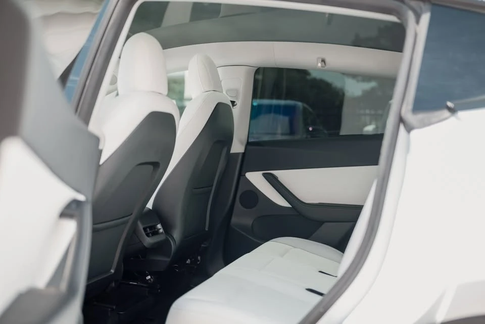 2022 Tesla Model Y - Image 13 of 18