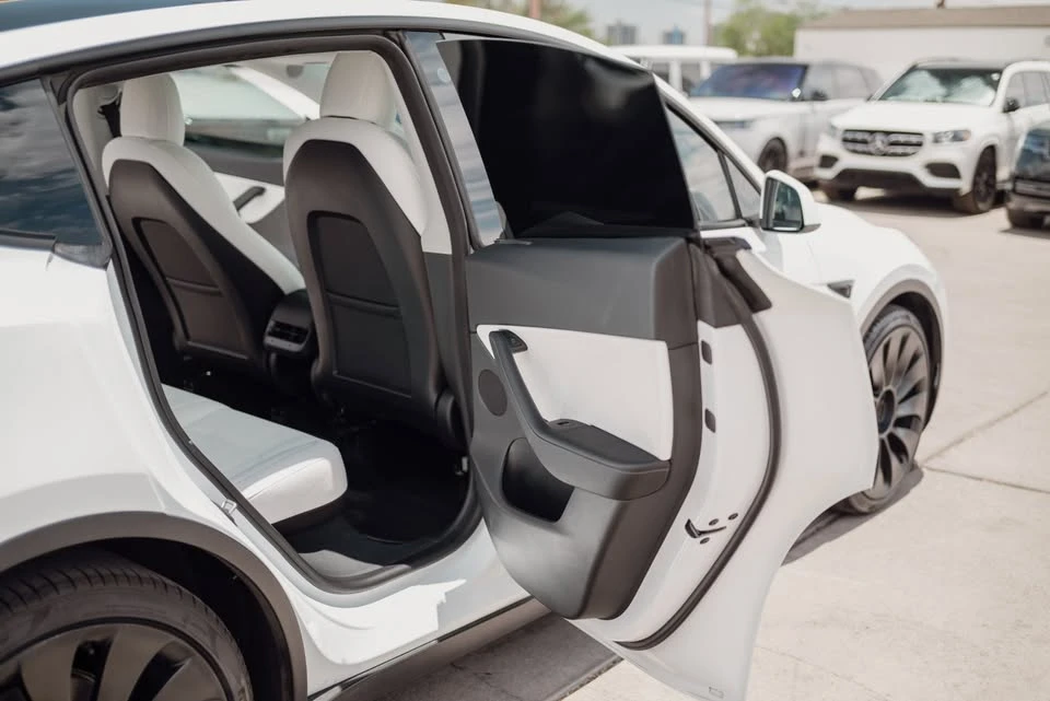 2022 Tesla Model Y - Image 15 of 18