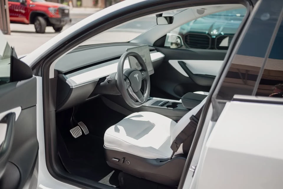 2022 Tesla Model Y - Image 7 of 18