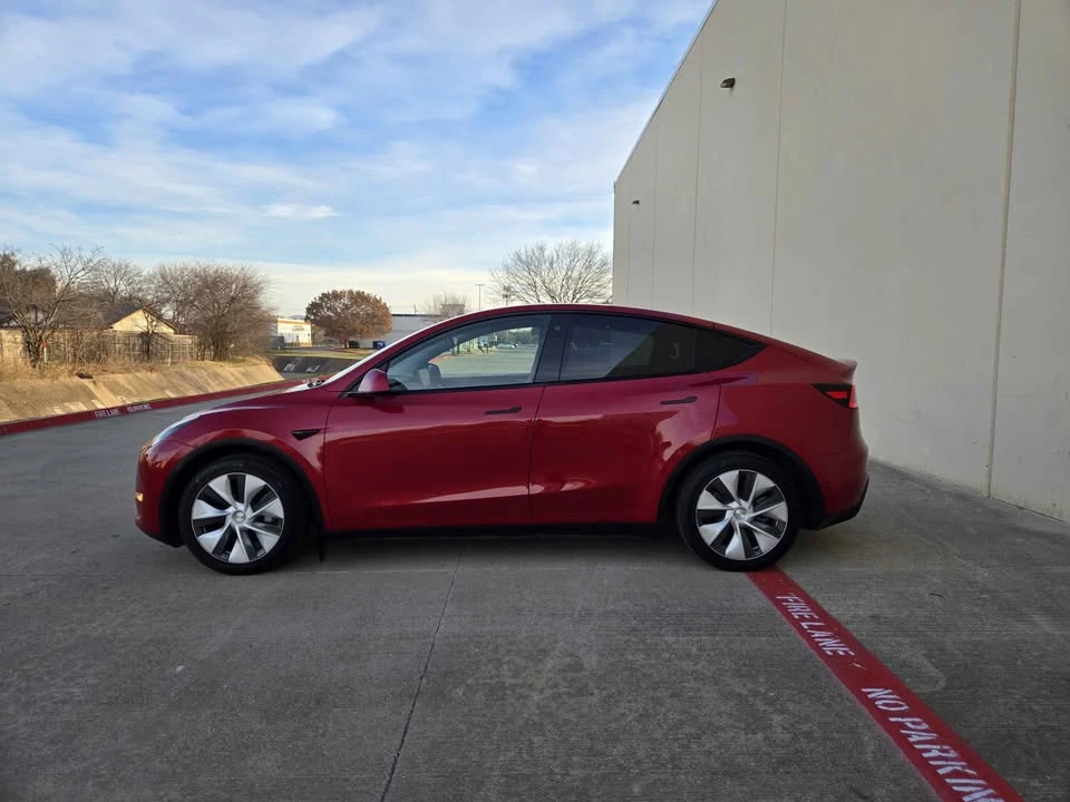 2022 Tesla Model Y - Image 11 of 13