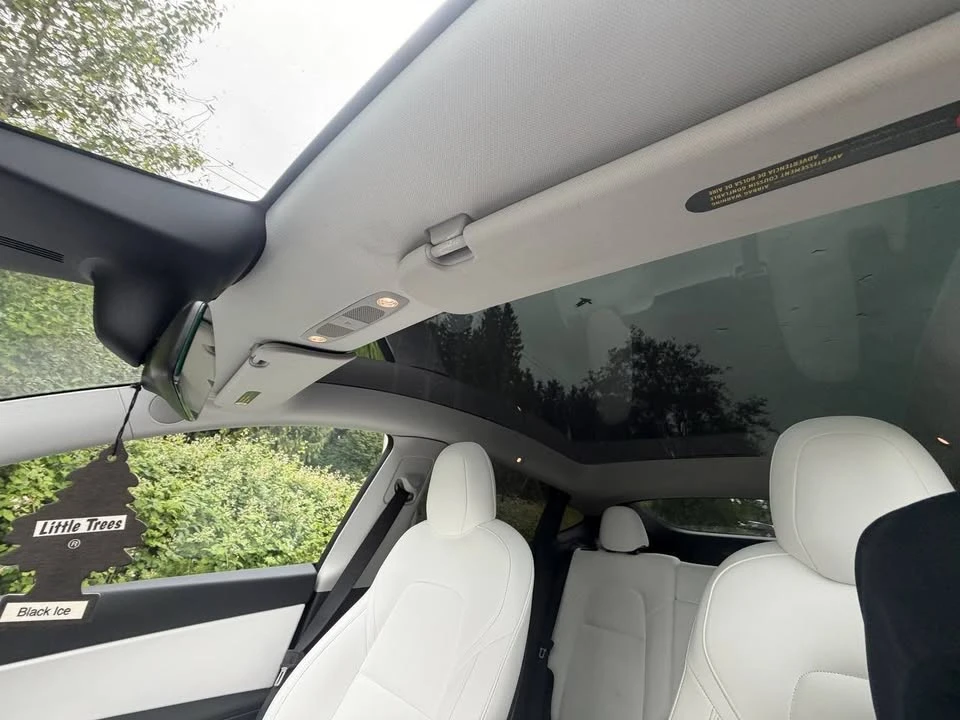 2022 Tesla Model Y - Image 16 of 20