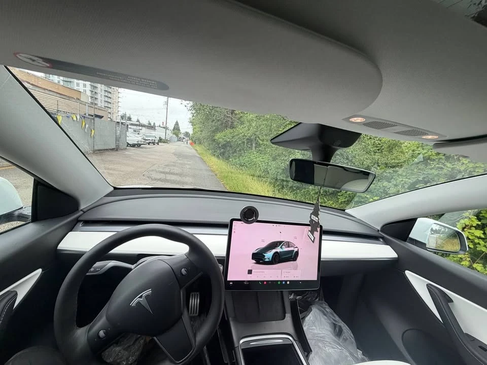 2022 Tesla Model Y - Image 15 of 20