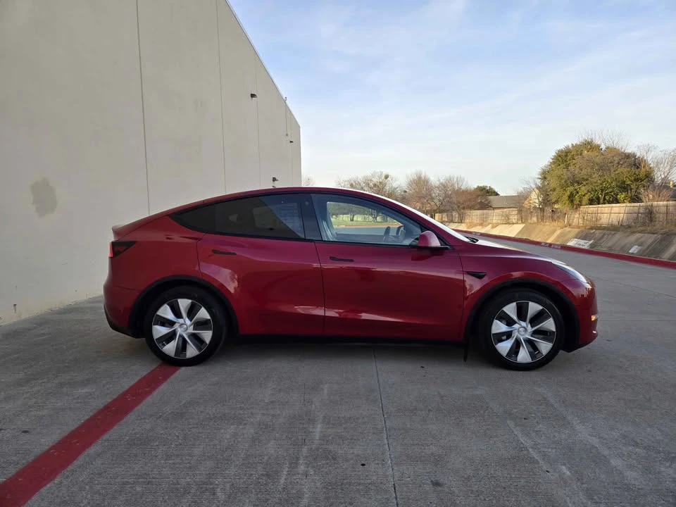 2022 Tesla Model Y - Image 12 of 13