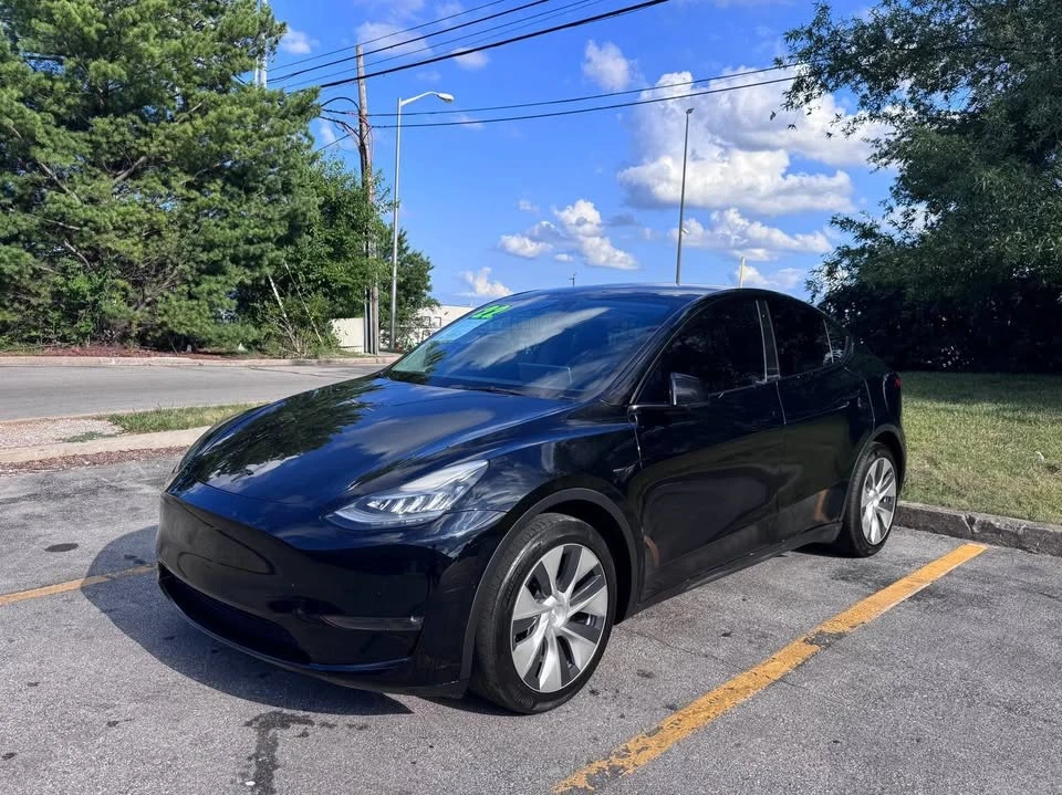 2022 Tesla Model Y - Image 2 of 11