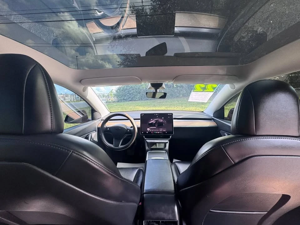 2022 Tesla Model Y - Image 10 of 11