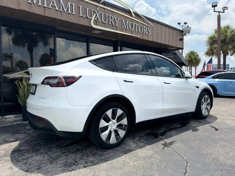 2022 Tesla Model Y - Image 7 of 15