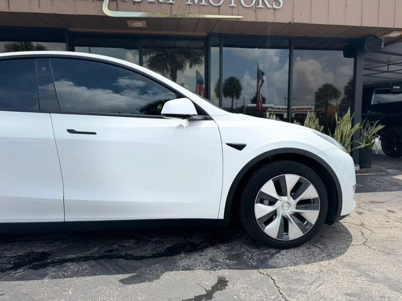 2022 Tesla Model Y - Image 8 of 15