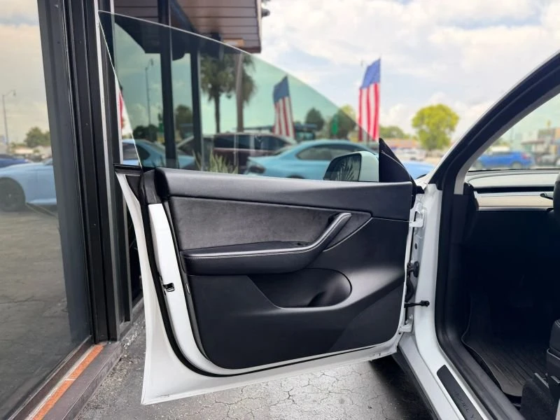 2022 Tesla Model Y - Image 13 of 15