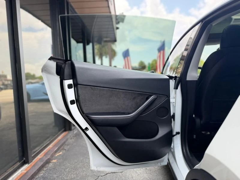2022 Tesla Model Y - Image 9 of 15