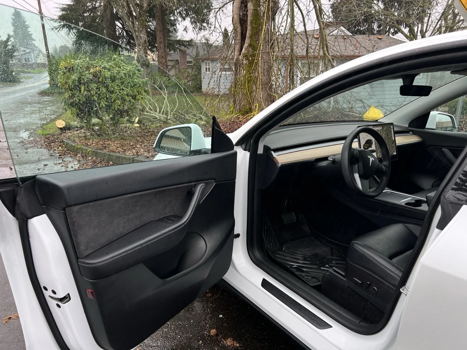 2022 Tesla Model Y - Image 11 of 18