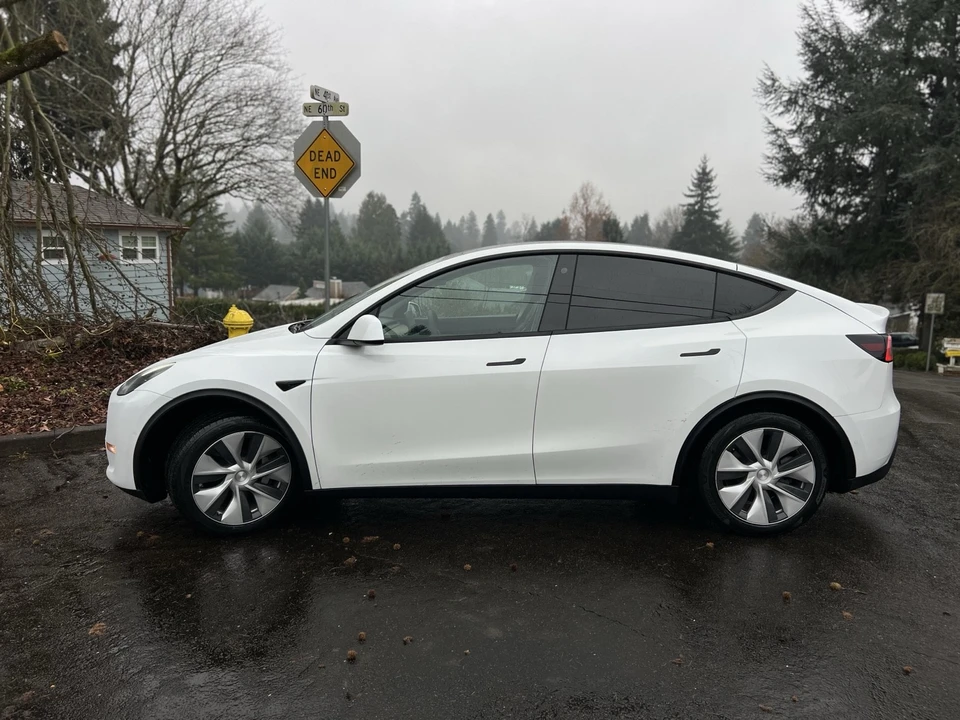 2022 Tesla Model Y - Image 2 of 18