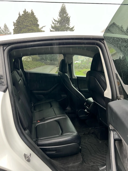 2022 Tesla Model Y - Image 15 of 18
