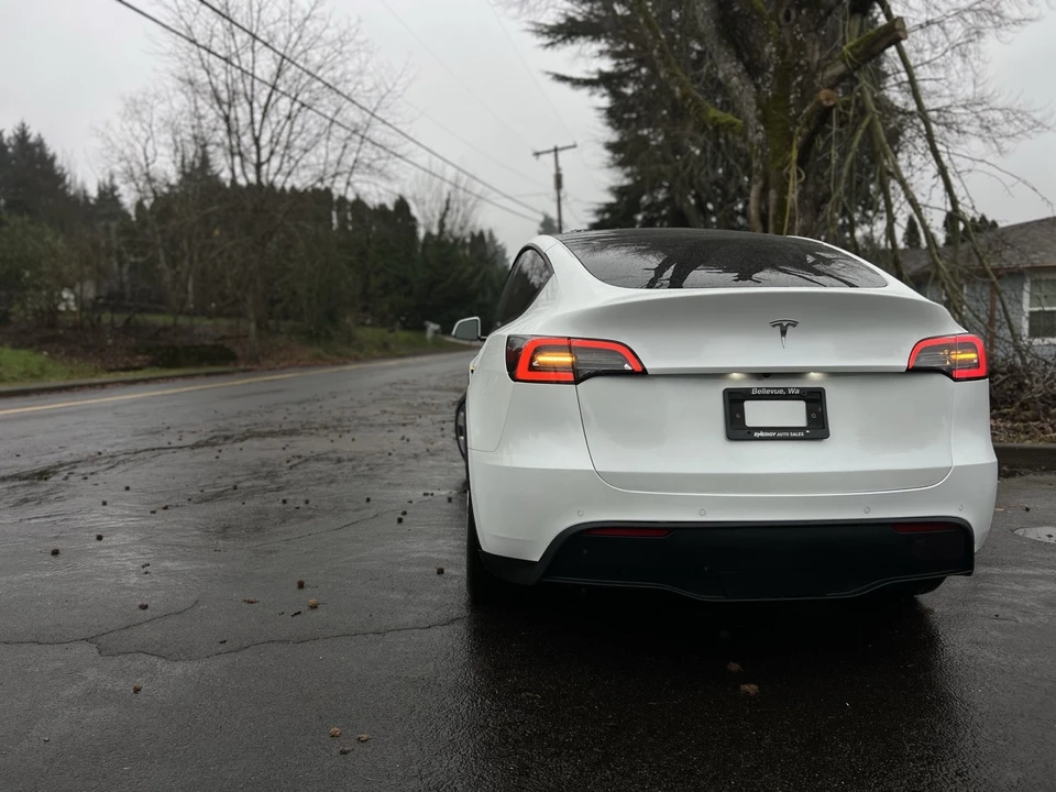 2022 Tesla Model Y - Image 3 of 18